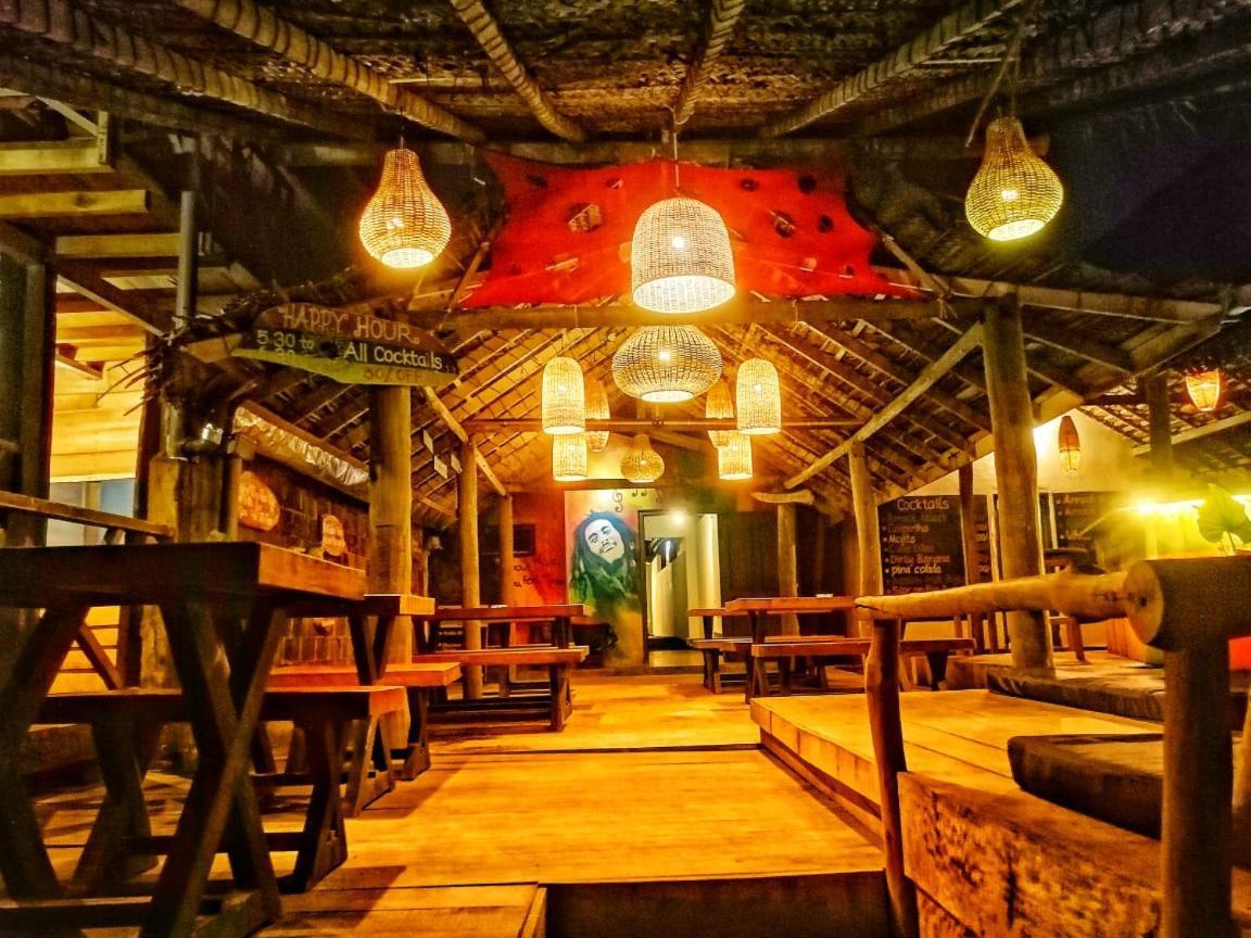 Backpack & Reggae Bar *