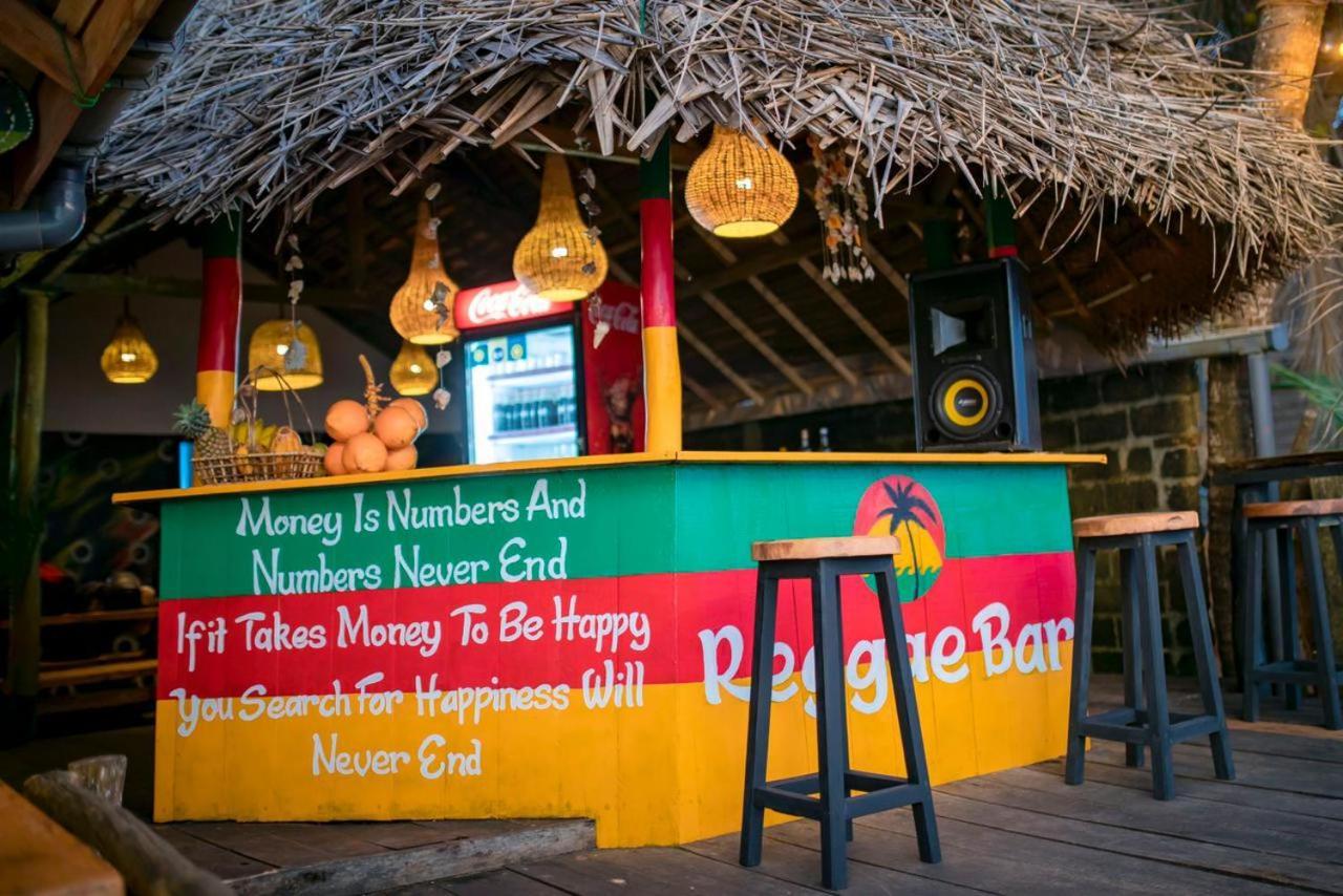 Backpack & Reggae Bar Bussa