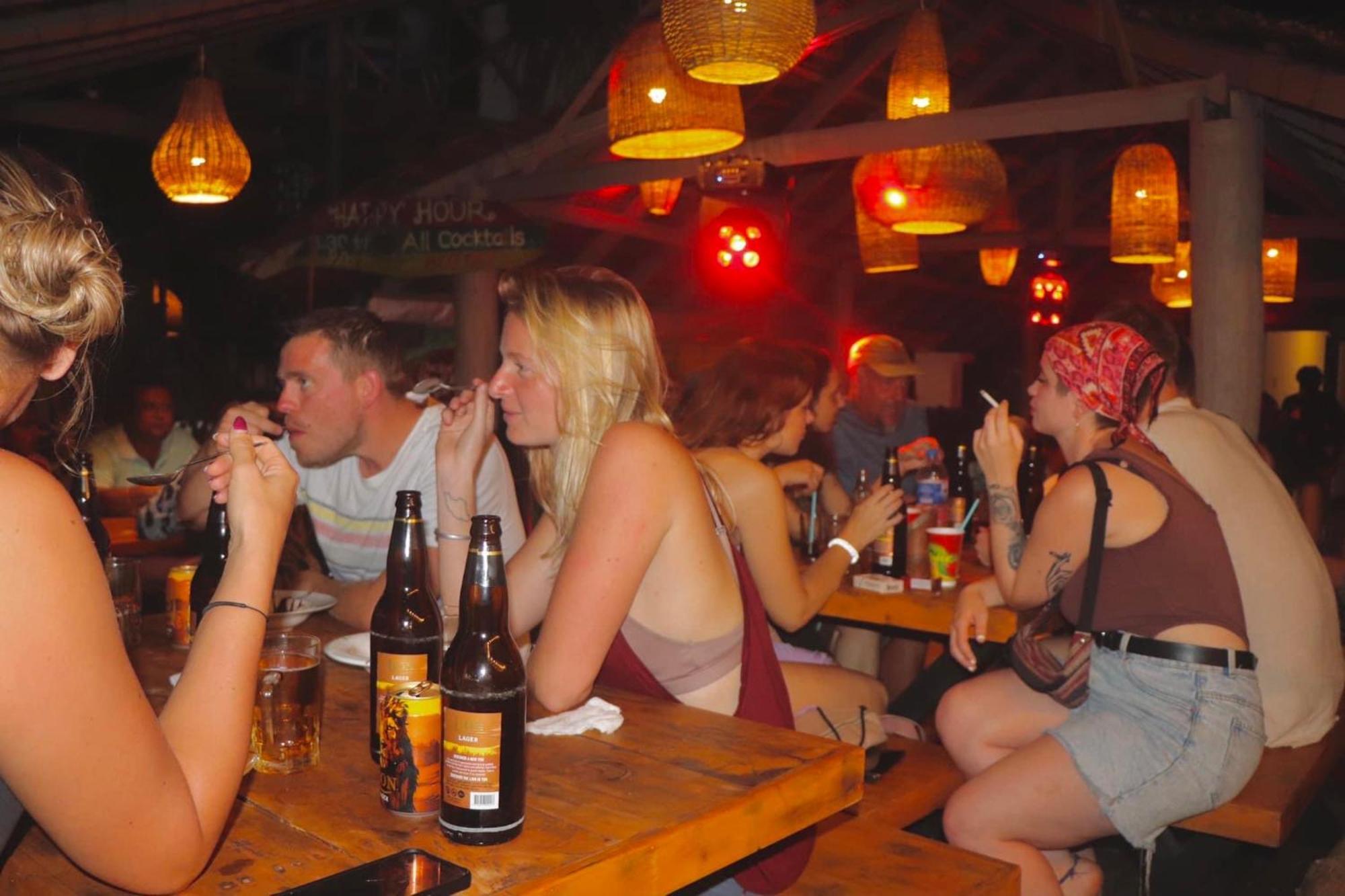 Backpack & Reggae Bar * Boossa